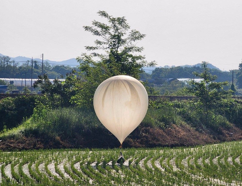 Balon savaşları devam ediyor: Çöpe karşılık, K-Pop şarkıları