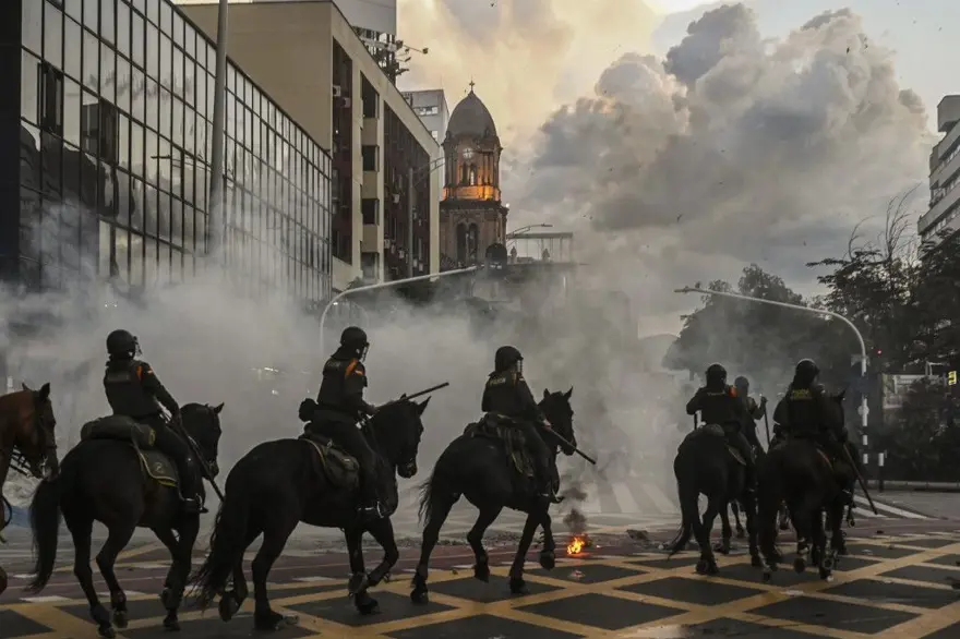 Kolombiya'da polis şiddeti protestoları: 10 ölü 