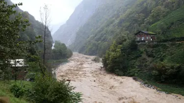 Eğitime kar ve yağmur engeli