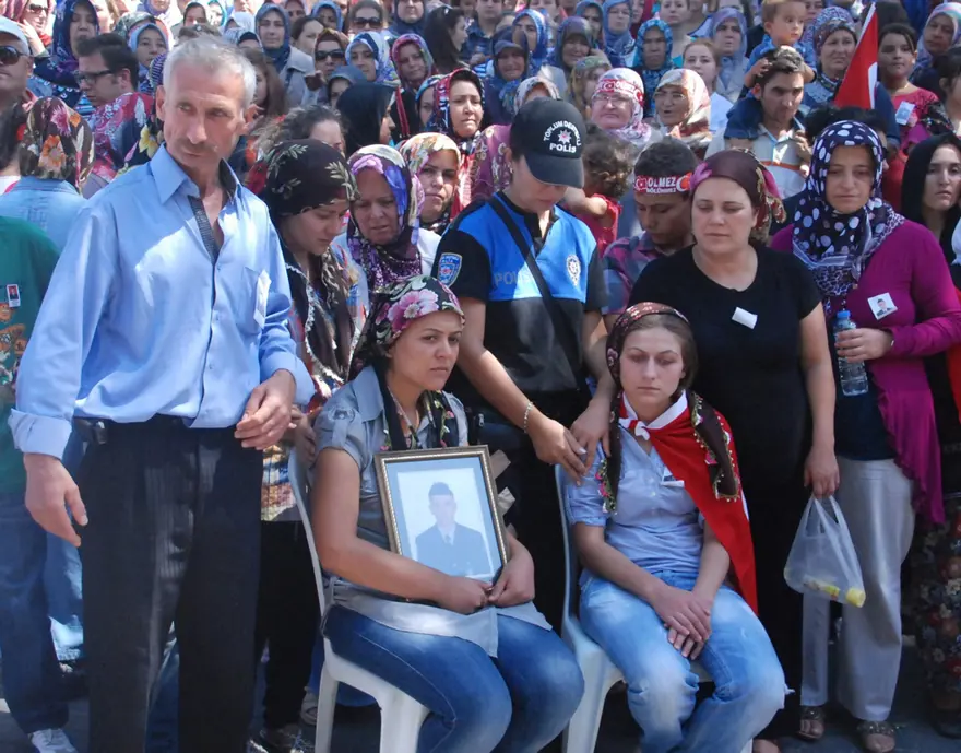 Şemdinli şehitleri son yolculuklarına uğurlandı 4