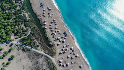 Lüks tatilin bedavaya sunulduğu 'Çardak Beach' çöplük oldu