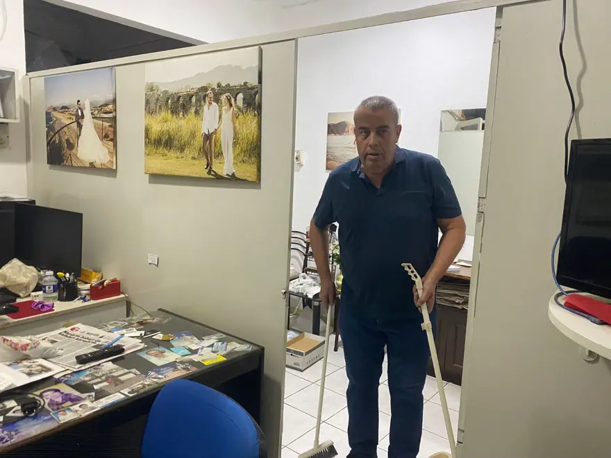 Sabah işyerine gelen fotoğrafçıya hırsız şoku 2 Sabah işyerine gelen fotoğrafçıya hırsız şoku 2