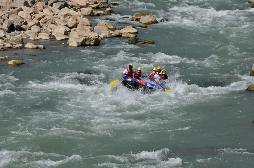 Hakkari'nin Zap Deresi'nde rafting heyecanı 8 Hakkari'nin Zap Deresi'nde rafting heyecanı 8