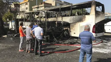 Ayazağa'da korkutan yangın (Midibüsten diğer araçlara sıçradı)