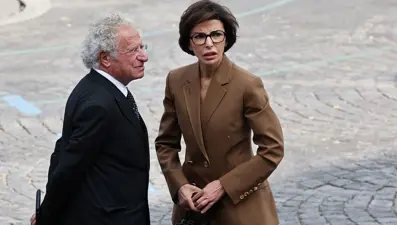 Fransa'da kültür bakanına "yolsuzluk" davası