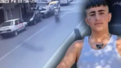 Seyir halindeki motosiklete parke taşı attılar (20 metresonra düşüp yaşamını yitirdi)