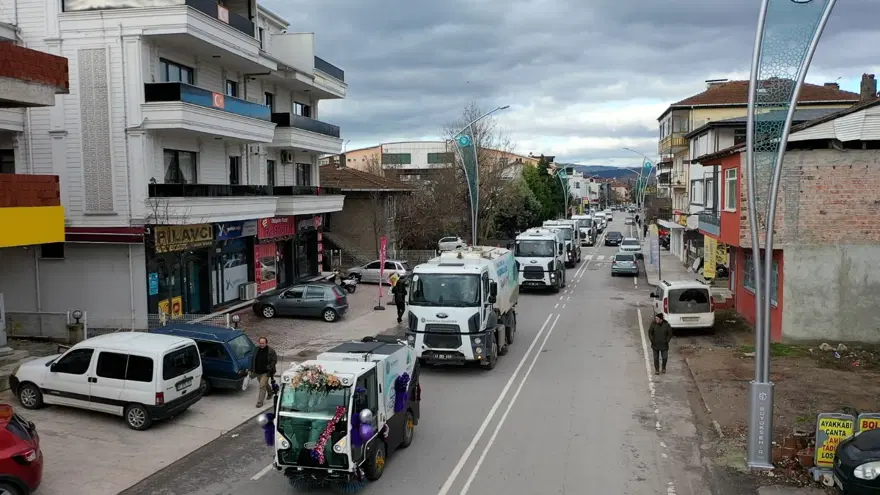 Belediye temizlik görevlisi mini süpürge aracını gelin arabası yaptı 4 Belediye temizlik görevlisi mini süpürge aracını gelin arabası yaptı 4