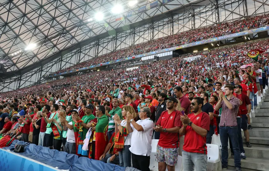 EURO 2016'da İstanbul için saygı duruşu 11
