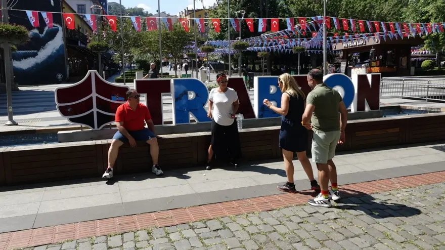 TRABZONLULAR ŞAŞIRDI 2 TRABZONLULAR ŞAŞIRDI 2