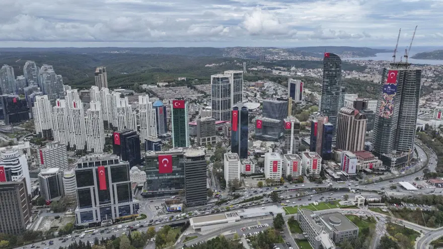 İstanbul'da 29 Ekim coşkusu: Köprülere Türk bayrakları asıldı 4