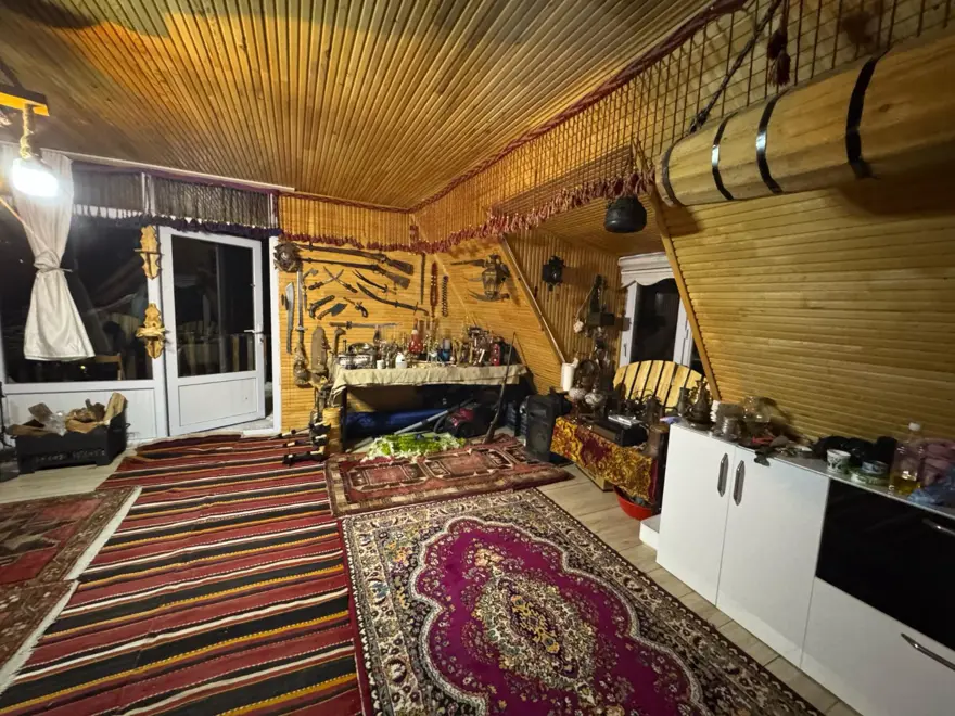 42 yaşındaki adam bin 600 rakımdaki evde yaşıyor: Deprem sonrası yaptı, gören bir daha bakıyor 1