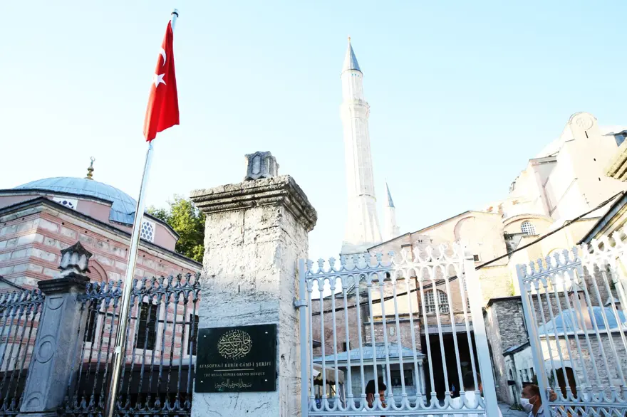 Ayasofya'da 86 yıl sonra ilk namaz 17 Ayasofya'da 86 yıl sonra ilk namaz 17
