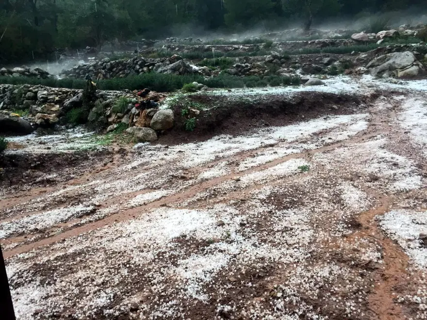 Marmaris'e fındık büyüklüğünde dolu yağdı 3