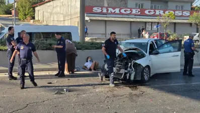 Ankara'da otomobil, otobüse çarptı: İki yaralı