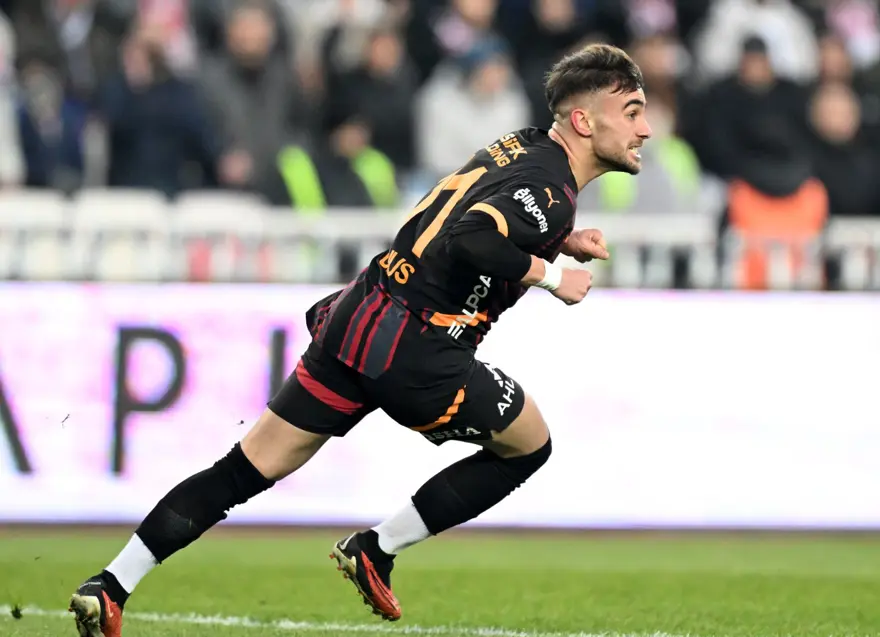 Galatasaray 10 kişiyle kazandı: Sivasspor deplasmanından galibiyetle dönüyor 6