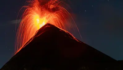 Volkanlar art arda patladı: Pasifik Ateş Çemberi'nde neler oluyor?