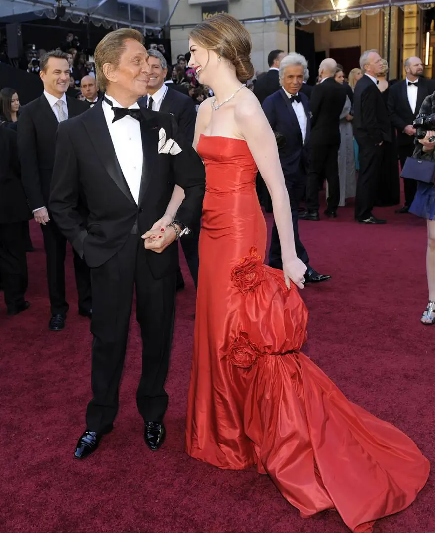 Valentino, Anne Hathaway 110 Valentino, Anne Hathaway 110