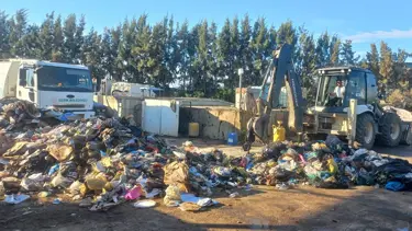 İki telefonu yanlışlıkla çöpe attı, tüm poşetler tek tek arandı