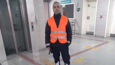 Trende sigara içtiği için kendisini uyaran güvenlik görevlisini öldürdü