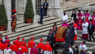 Papa Francis, son yolculuğuna uğurlandı