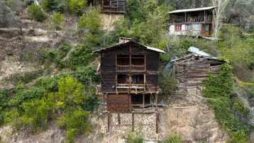 Artvin'de tarih kokan köy: Asırlık evler fotoğraf tutkunlarının gözdesi oldu