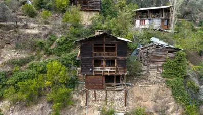Artvin'de tarih kokan köy: Asırlık evler fotoğraf tutkunlarının gözdesi oldu