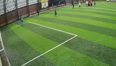 Halı saha maçında kalbine yenildi