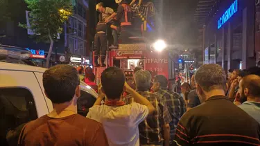 Kavgadan kaçarken alt kattaki balkona düşüp ayağını kırdı