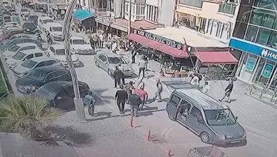 Sokak ortasında kaçırılmak istenen kadını polis ekibi kurtardı