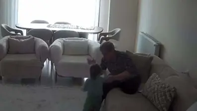 2 yaşındaki bebeği döven bakıcı hakkında karar verildi