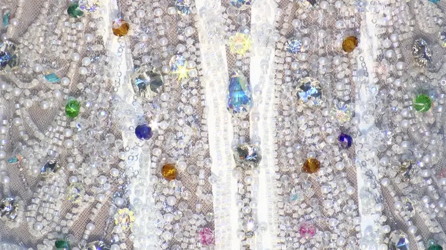 Bu gelinliğe bakan bir daha bakıyor! 30 kilogram ağırlığında 1 milyon dolara satışa çıktı 1