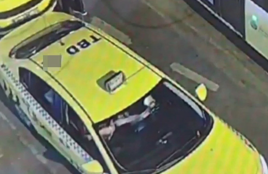 İstanbul’da takside tuzak: Müşterileridolandırıp göbek attılar! 2