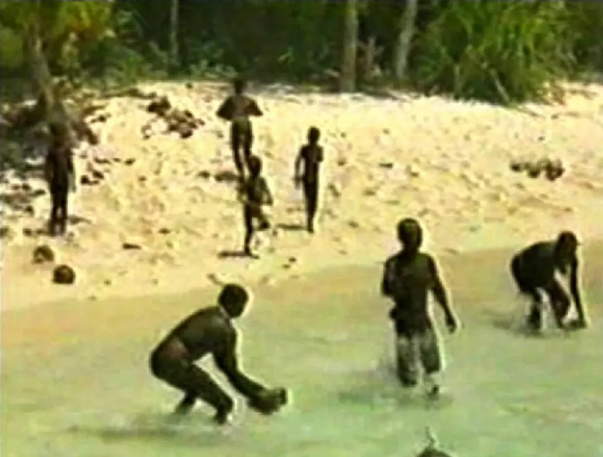 Dünyanın en izole toplumuna ev sahipliği yapan girmenin yasak olduğu ada 8