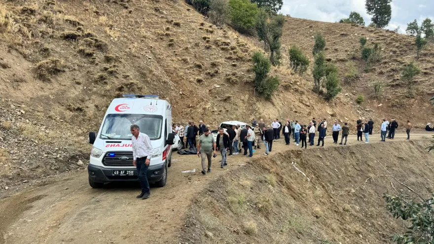 Önce şehitten sonra ailesinden acı haber: Cenaze için yola çıkan yakınları şarampole yuvarlandı 4 Önce şehitten sonra ailesinden acı haber: Cenaze için yola çıkan yakınları şarampole yuvarlandı 4