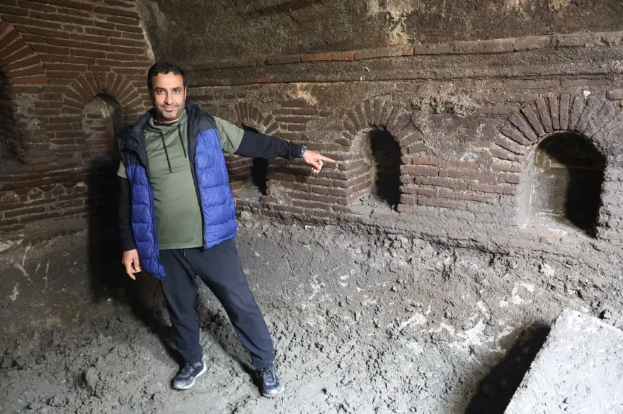 Hatay'da enkazın kaldırılmasıyla binaların altında şapel ortaya çıktı 9