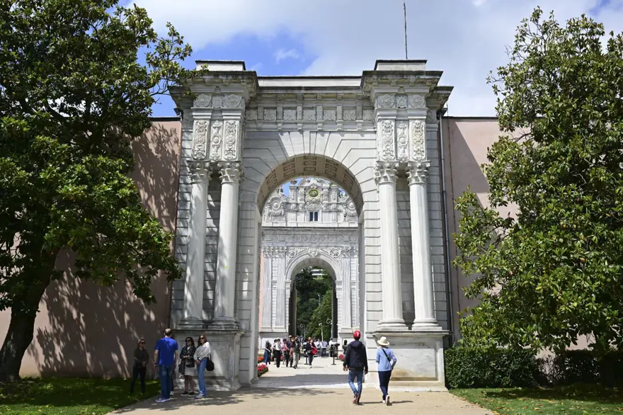 Dolmabahçe Sarayı'nın kullanıma açılışının 167'nci yılı 35