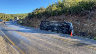 Mersin'de işçi minibüsü devrildi: Yaralılar var