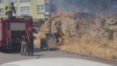 Elektrik direği düştü, yangın çıktı