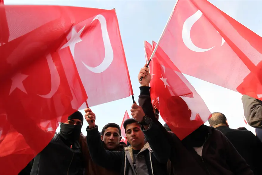 Van, Hakkari ve Bingöl'de terör saldırıları protesto edildi 6
