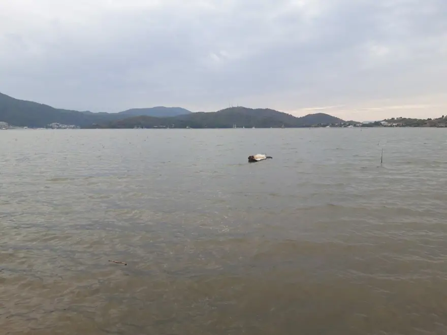 Fethiye'de sel suları, denizin rengini değiştirdi Fethiye'de sel suları, denizin rengini değiştirdi