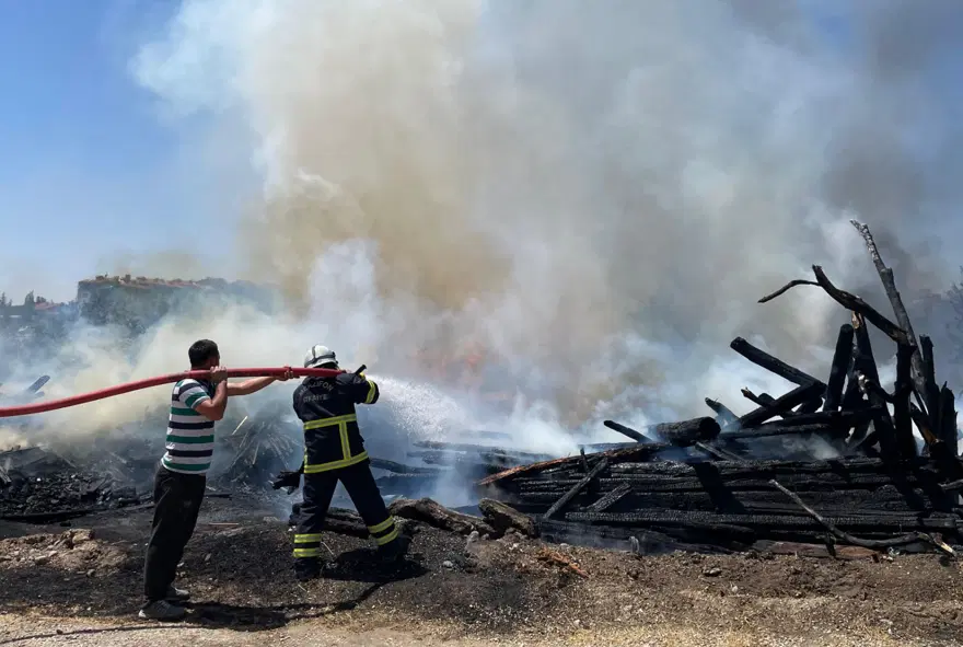 Amasya'da kereste deposunda yangın 