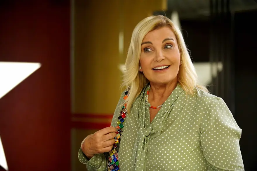 Derya Baykal ve Müjgan Ferhan Şensoy Menajerimi Ara dizisinde kendilerini oynadı 1