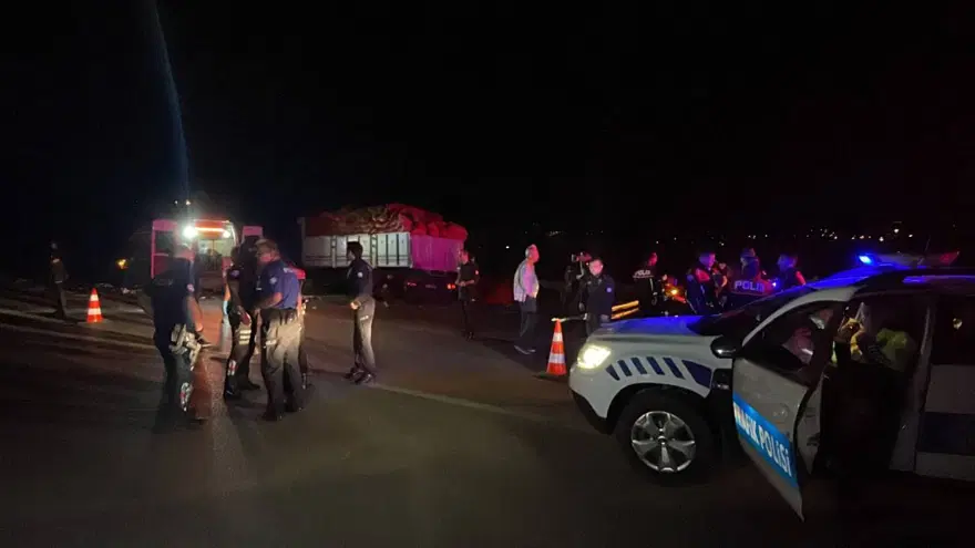 Bursa'da dinamit yüklü kamyon devrildi, İzmir güzergahı saatlerce kapalı kaldı 3 Bursa'da dinamit yüklü kamyon devrildi, İzmir güzergahı saatlerce kapalı kaldı 3