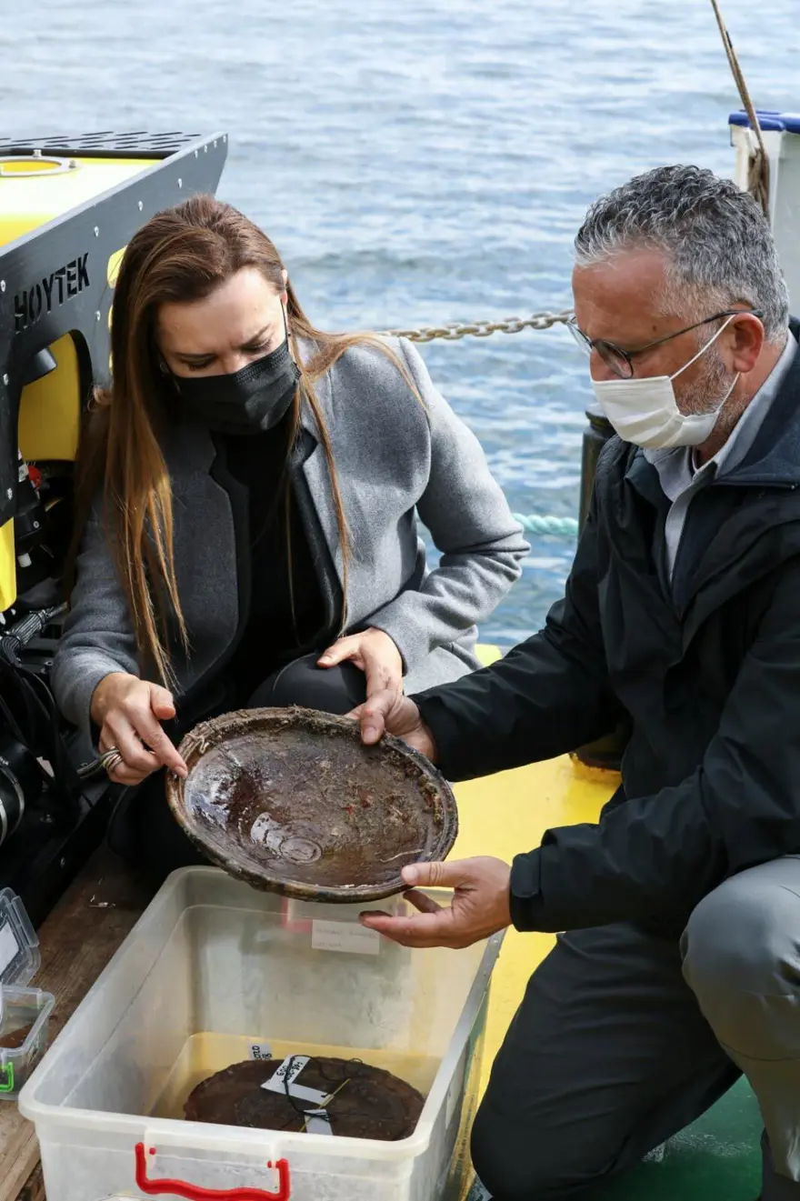 Foça açıklarında savaş gemisi batığı bulundu 15