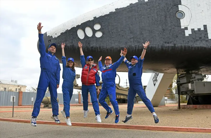 Rusya uzayda çekilecek ilk film için ekibi uzaya gönderdi 1 Rusya uzayda çekilecek ilk film için ekibi uzaya gönderdi 1