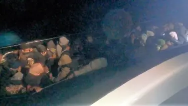 Yelkenli teknede 40 düzensiz göçmen yakalandı