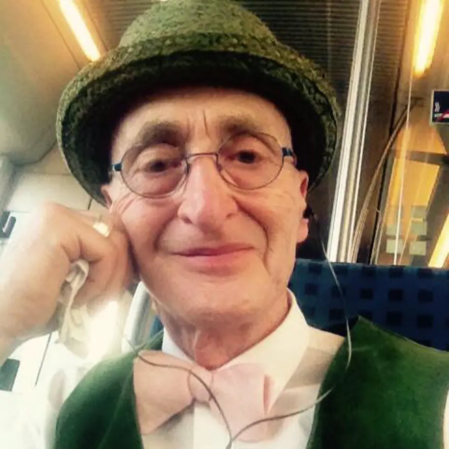 Tarzıyla gençlere taş çıkartıyor 20