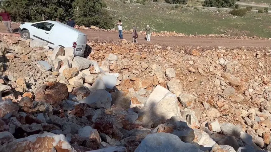 Şarampole yuvarlanacakken askıda kaldı 