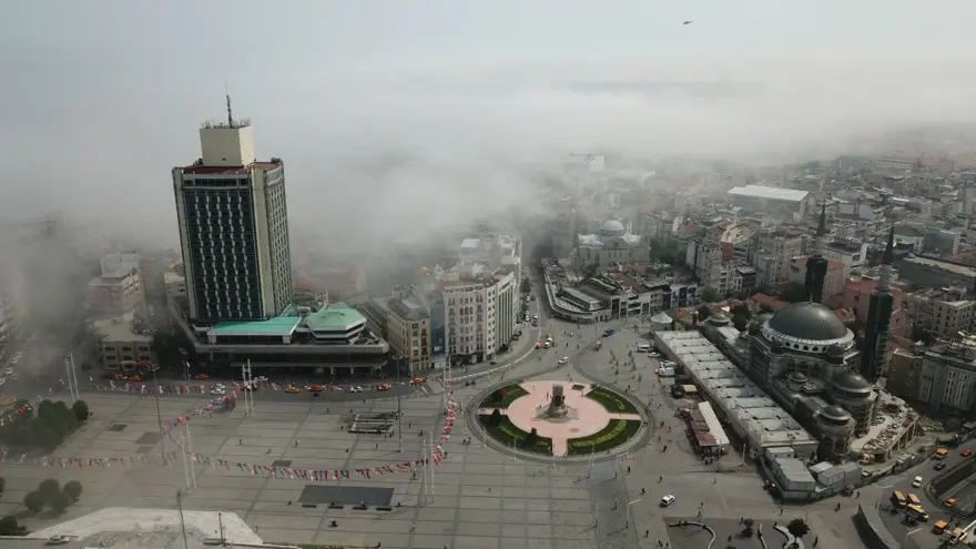 İstanbul Boğazı'na çöken sis doyumsuz görüntüler oluşturdu 18