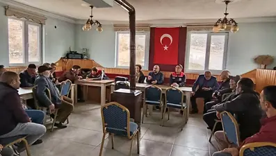 Kars’ta çiftçilere şarbon eğitimi verildi